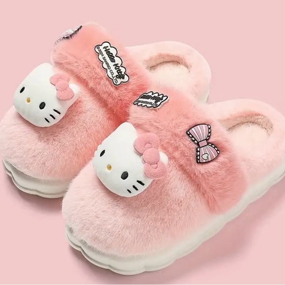 Hello kitty plush slippers NWT Size 6 - Picture 1 of 6